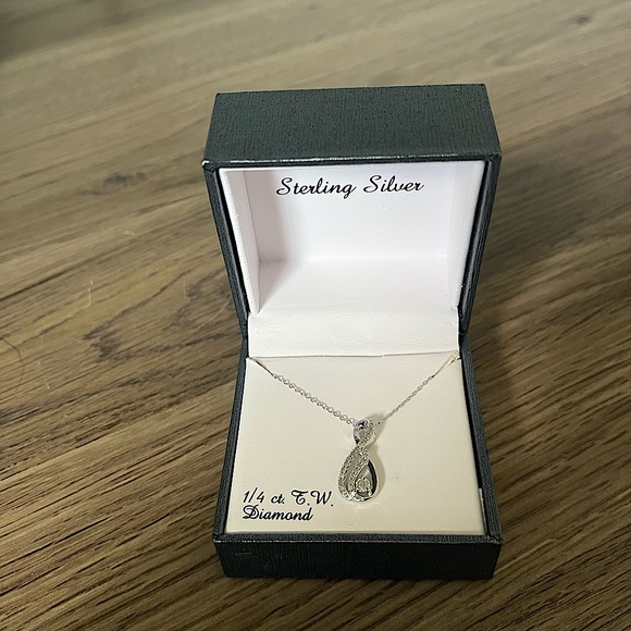 1/4 Carat T.W Diamond Teardrop Pendant Necklace - Picture 3 of 9